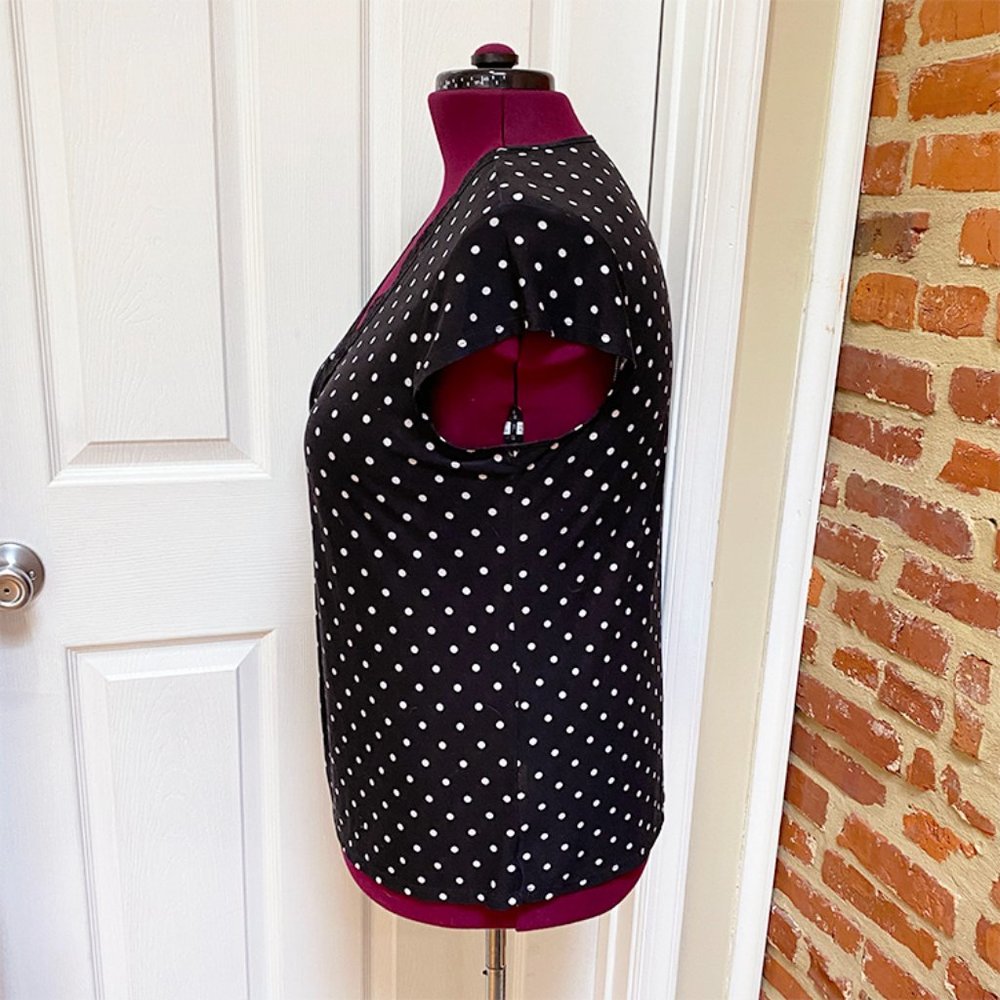 Gilligan & O'Malley Polka Dot Pajama V-neck Top - Picture 4 of 4